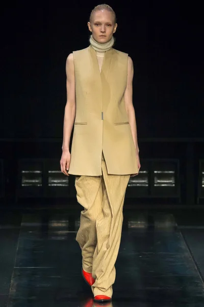 Look 3